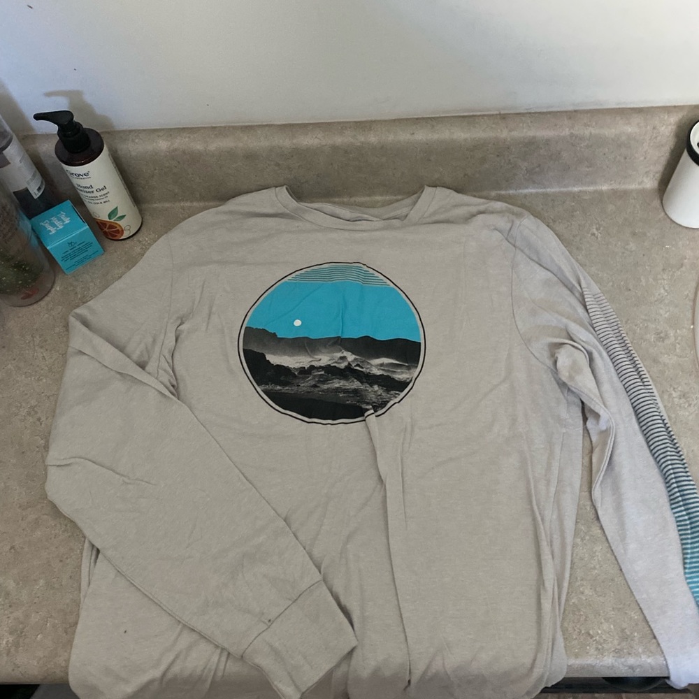 Old navy mens graphic long sleeve.